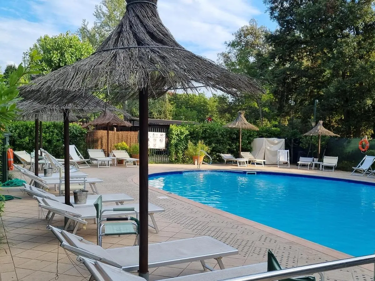 Chalet 4 Or 6 Persons Toscana Viareggio Camping Bosco Verde Italie Torre del Lago Puccini Campsite